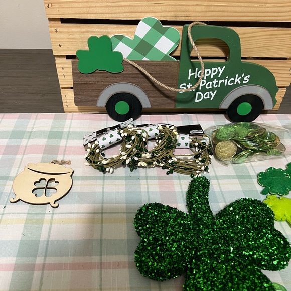 Assorted St. Patrick’s Day ☘️ Decorations. - Picture 7 of 7